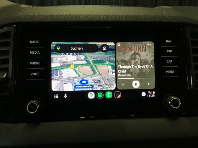 Fahrzeugabbildung Skoda Karoq Sportline 1.5 TSI DSG/Navi/ACC/SHZ/Matrix