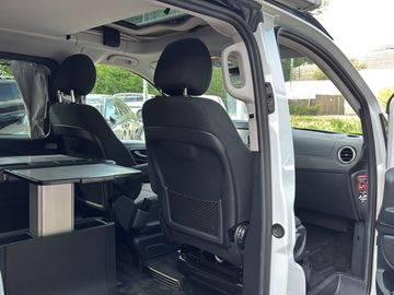 Mercedes V 220 - 12