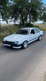 Opel Rekord E 3.0 24v 204ps Hecktrieb / BMW - Opel Rekord: 2.2