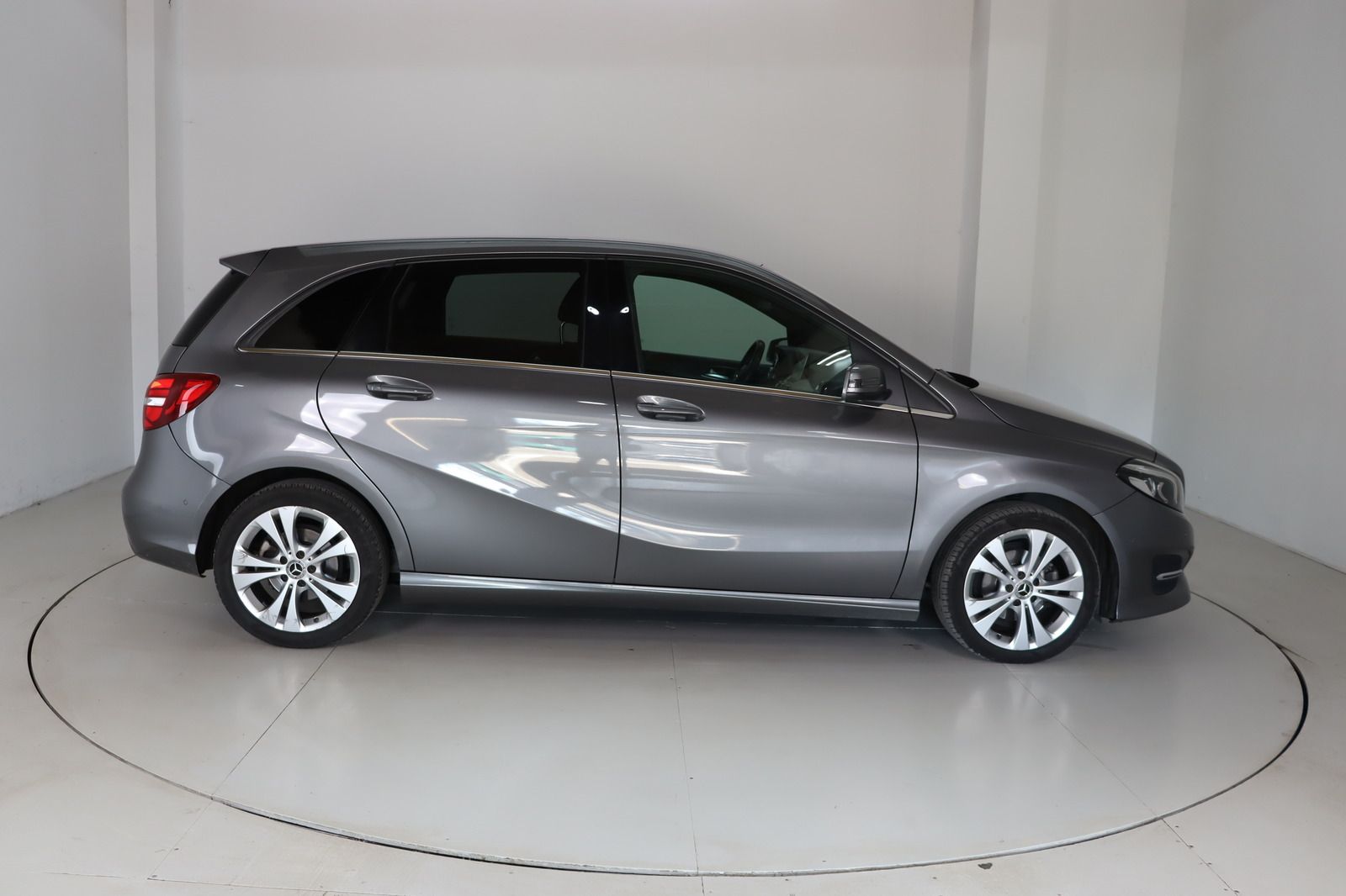 Fahrzeugabbildung Mercedes-Benz B 180 d * LED * Navigation