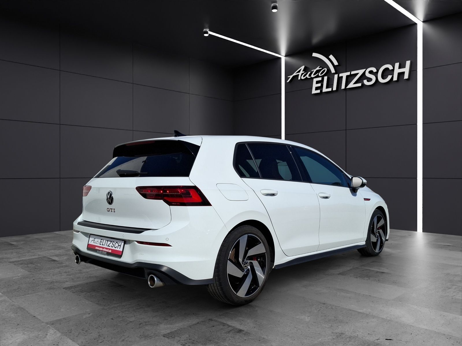 Fahrzeugabbildung Volkswagen Golf VIII GTI DSG Matrix AHK Navi Pano AID ACC R