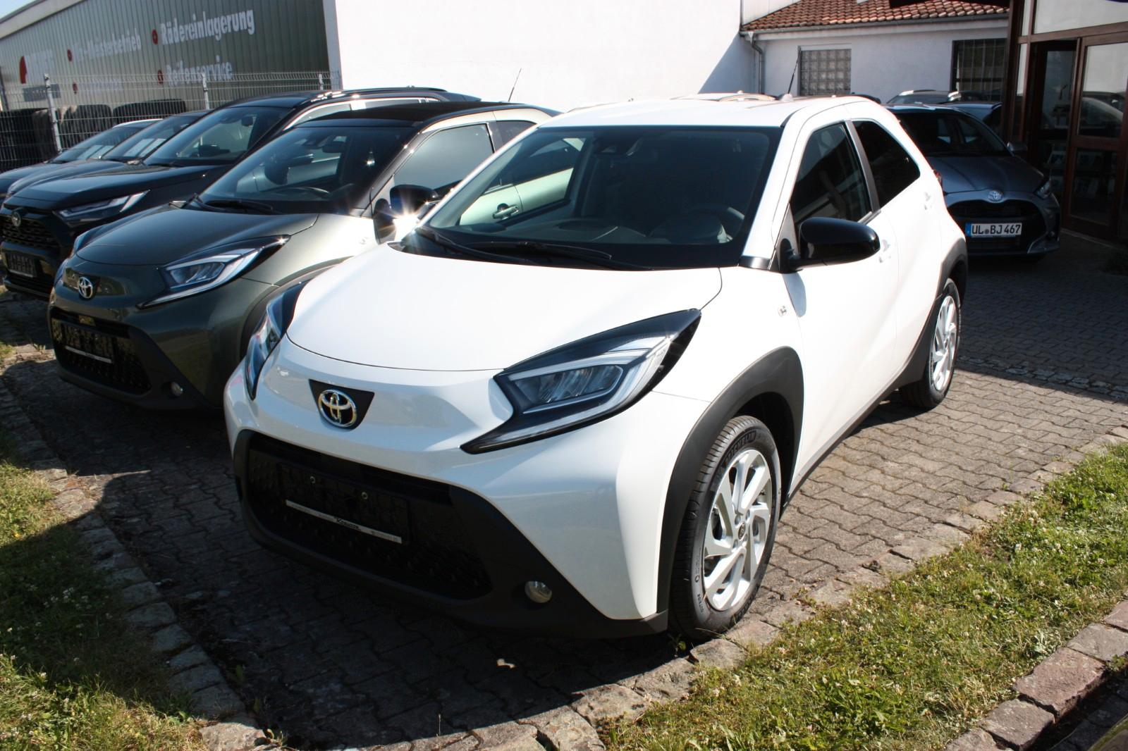 Toyota Aygo X 1.0-l-VVT-i Play / Komfort / Design