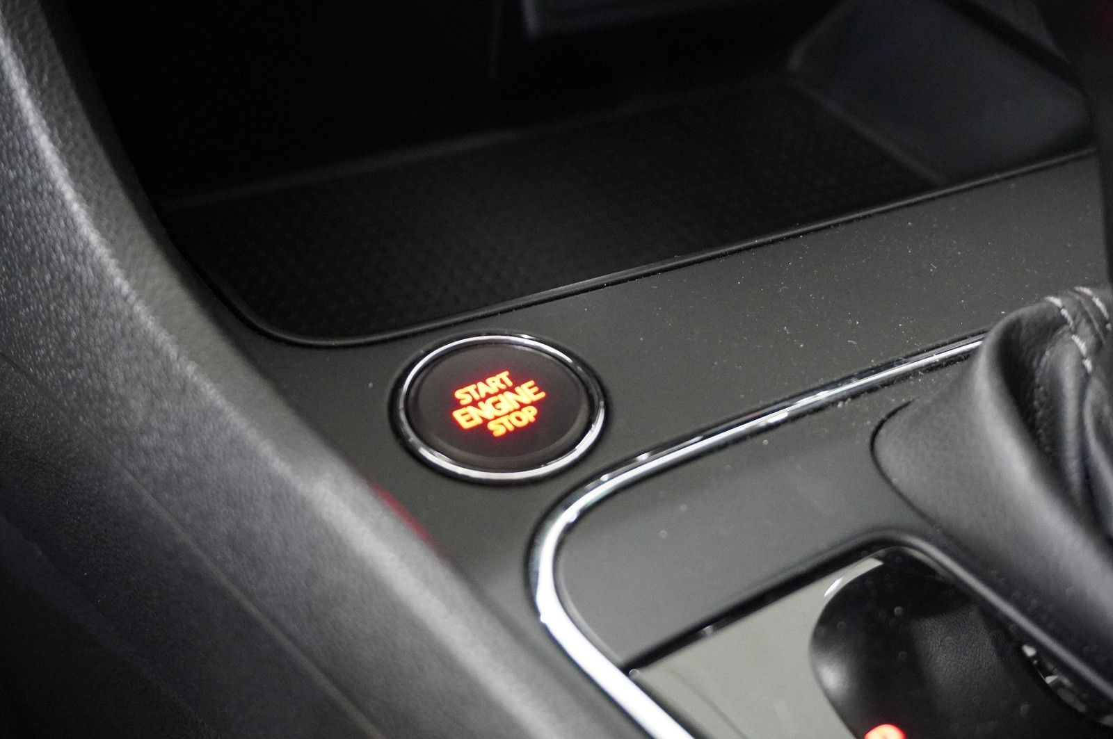 Fahrzeugabbildung SEAT Leon ST 1.6 TDI STYLE DSG NAVI/LED/KAMERA/SH/AHK