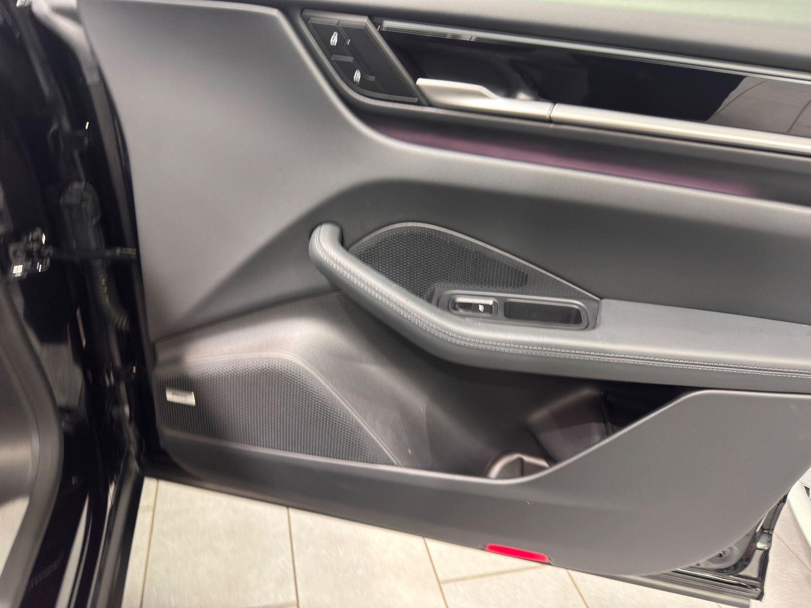 Fahrzeugabbildung Porsche Macan Electric 4|PANORAMA|BOSE|LED|