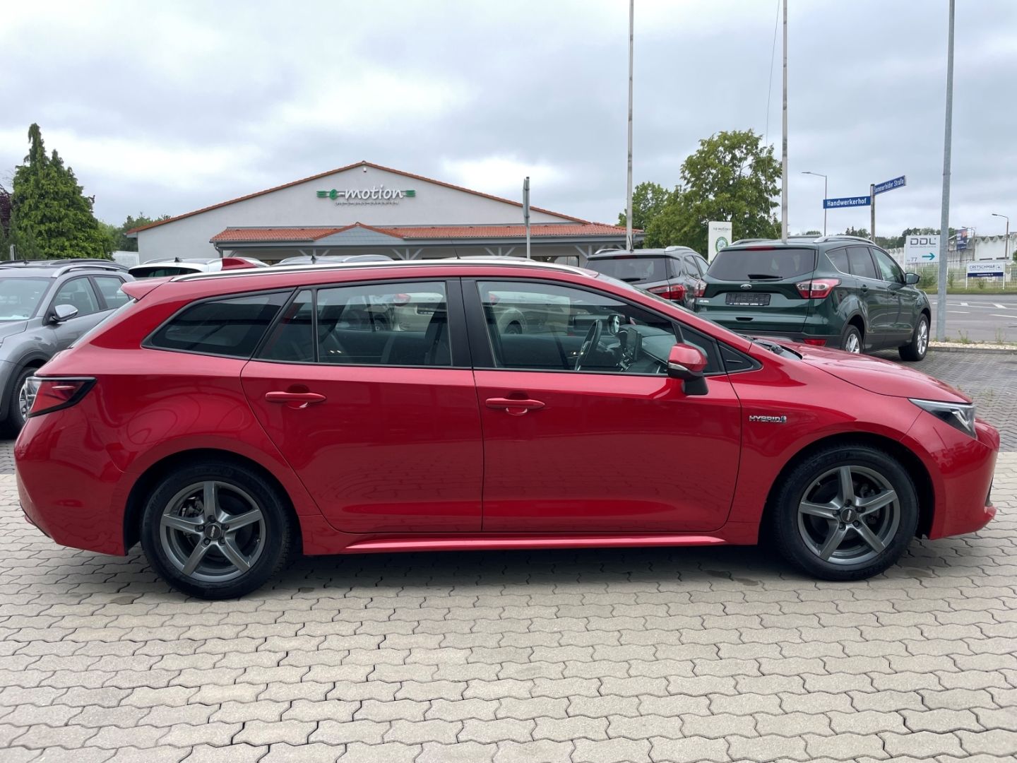Fahrzeugabbildung Toyota Corolla Hybrid LED Verkehrszeichenerk HeadUpDis