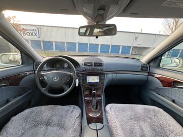 Mercedes E 280 - 11