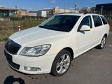 Skoda Octavia 2.0 TDI DSG 4x4 Elegance Combi - Skoda Octavia aus 2011: Elegance
