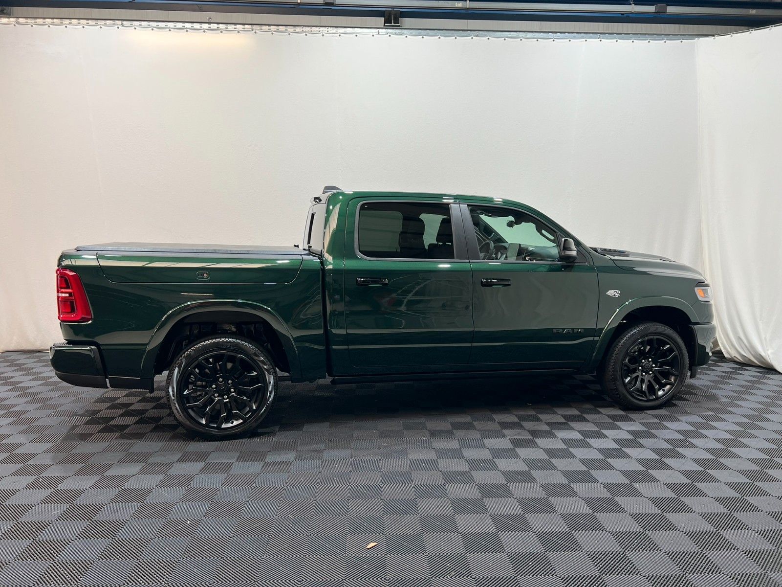 Fahrzeugabbildung Dodge RAM 1500 Limited Night  5,7L V8 HEMI