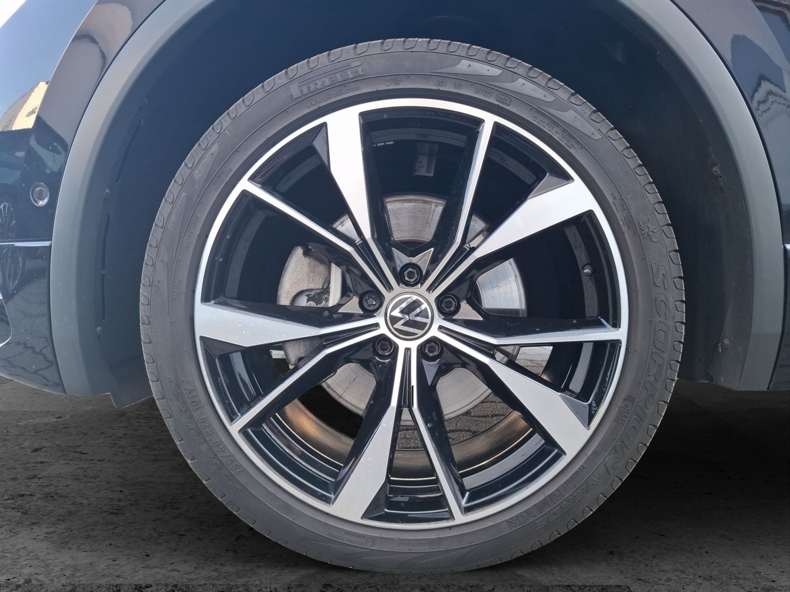 Fahrzeugabbildung Volkswagen Tiguan Allspace TDI R-Line DSG 4M Matrix AHK Nav