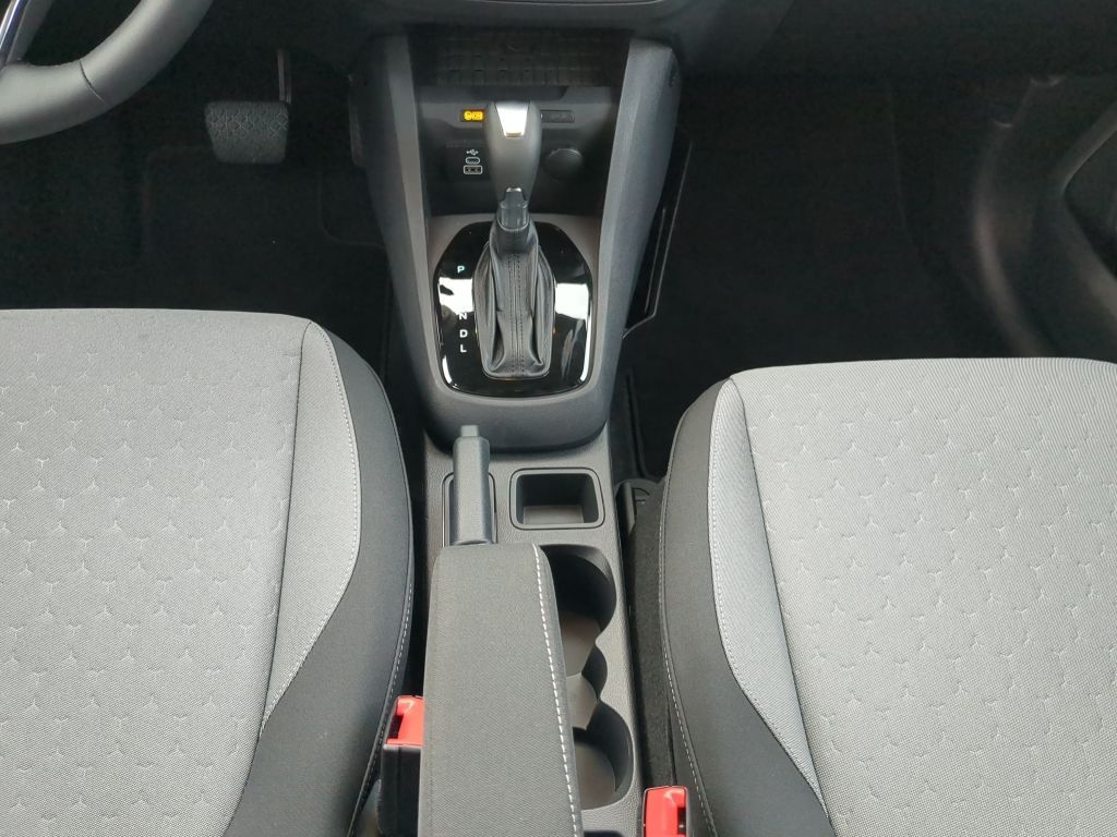 Fahrzeugabbildung Ford Tourneo Courier Titanium Automatik