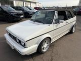 Volkswagen Golf 1 Cabrio - Volkswagen Golf Oldtimer mit Benzin-Antrieb: Cabrio