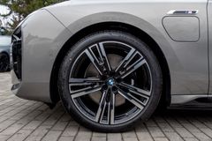BMW M760 – 9 / 30