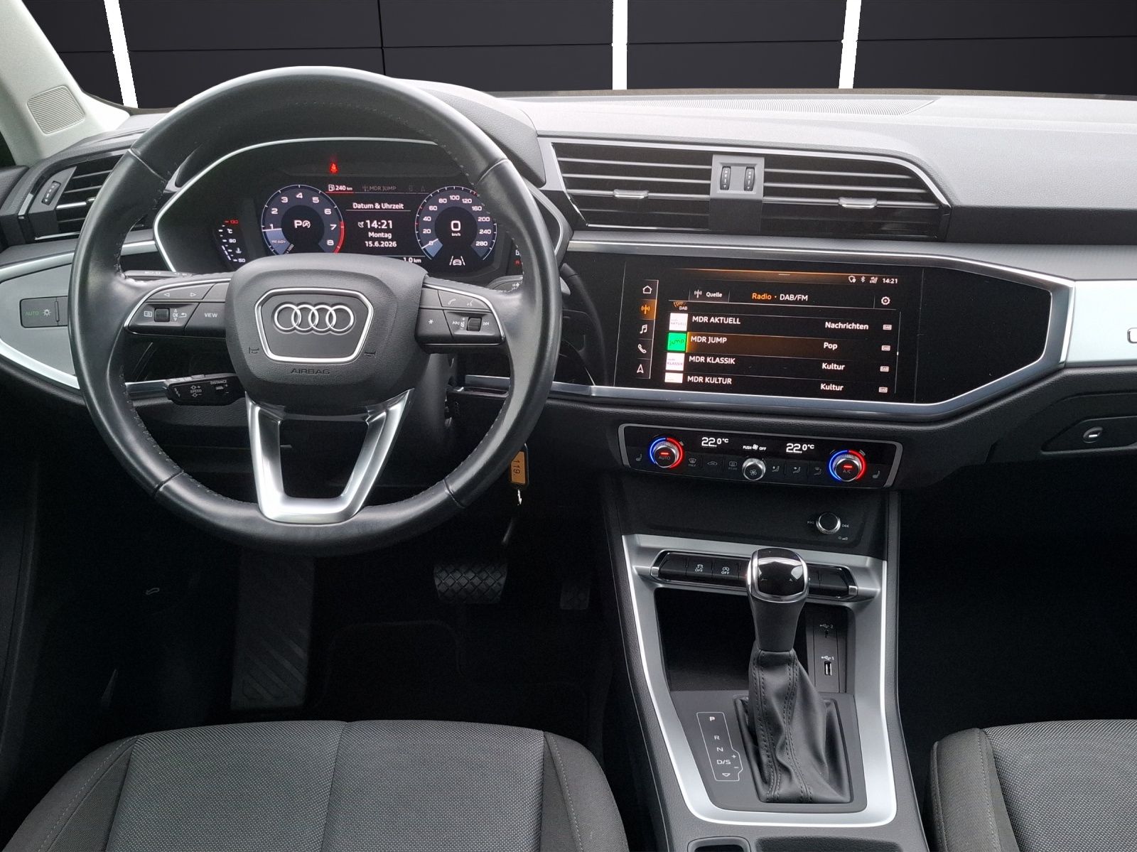 Fahrzeugabbildung Audi Q3 40 TFSI advanced S-tronic quattro LED AVC ACC