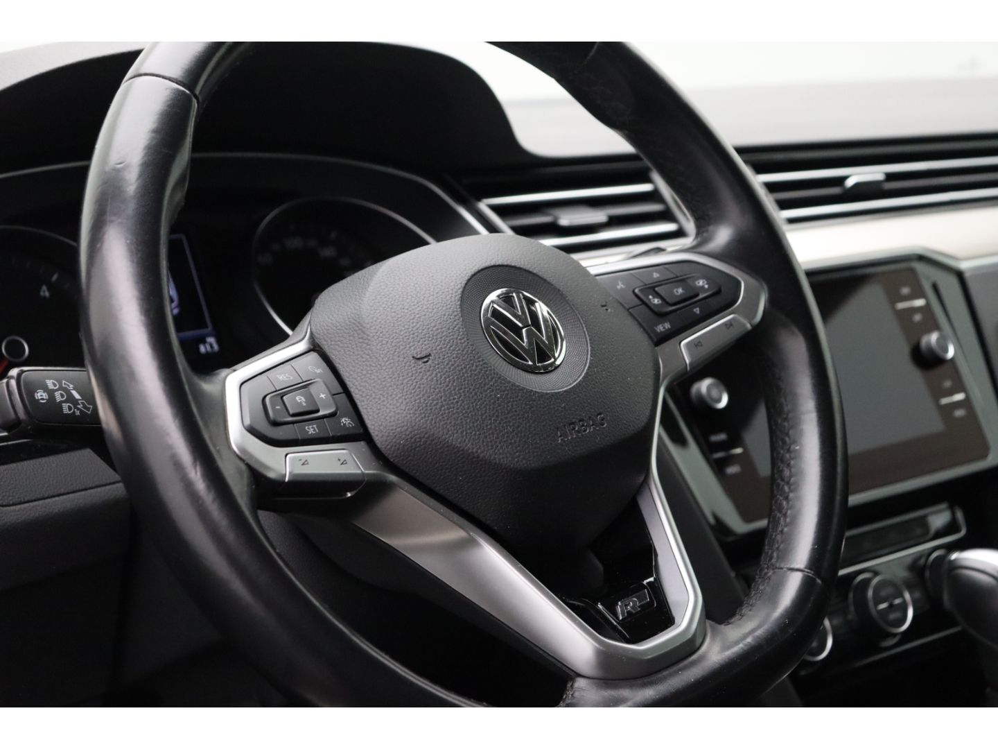 Fahrzeugabbildung Volkswagen Passat Variant 2.0 TDI DSG elegance R-LINE AHK
