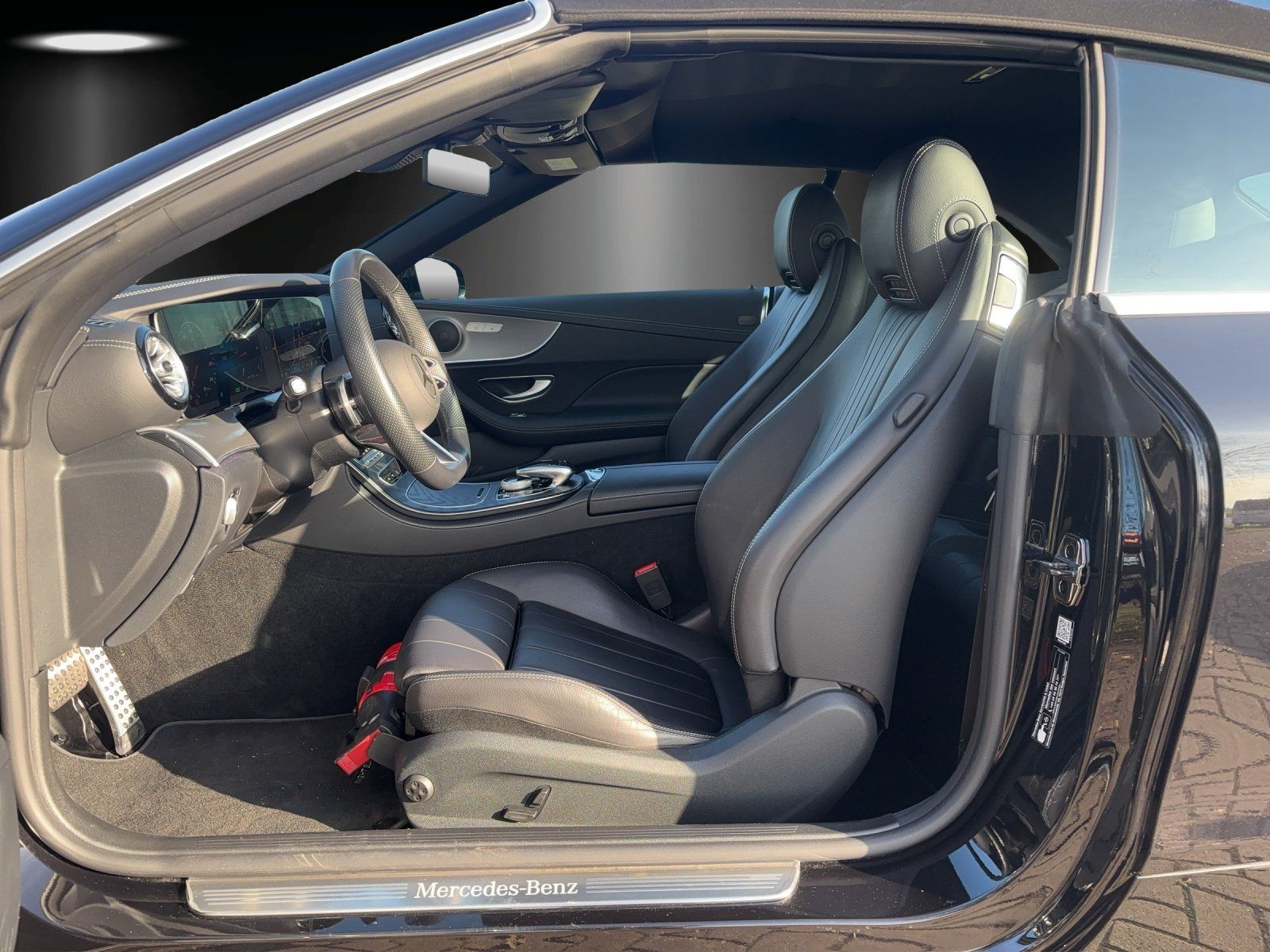 Fahrzeugabbildung Mercedes-Benz E300d 4M Cabrio AMG Night Edition Busin AIRSCARF