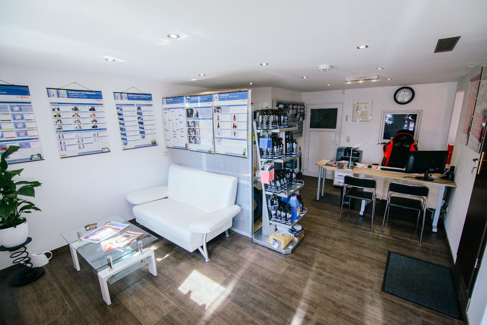 showroom-image-top
