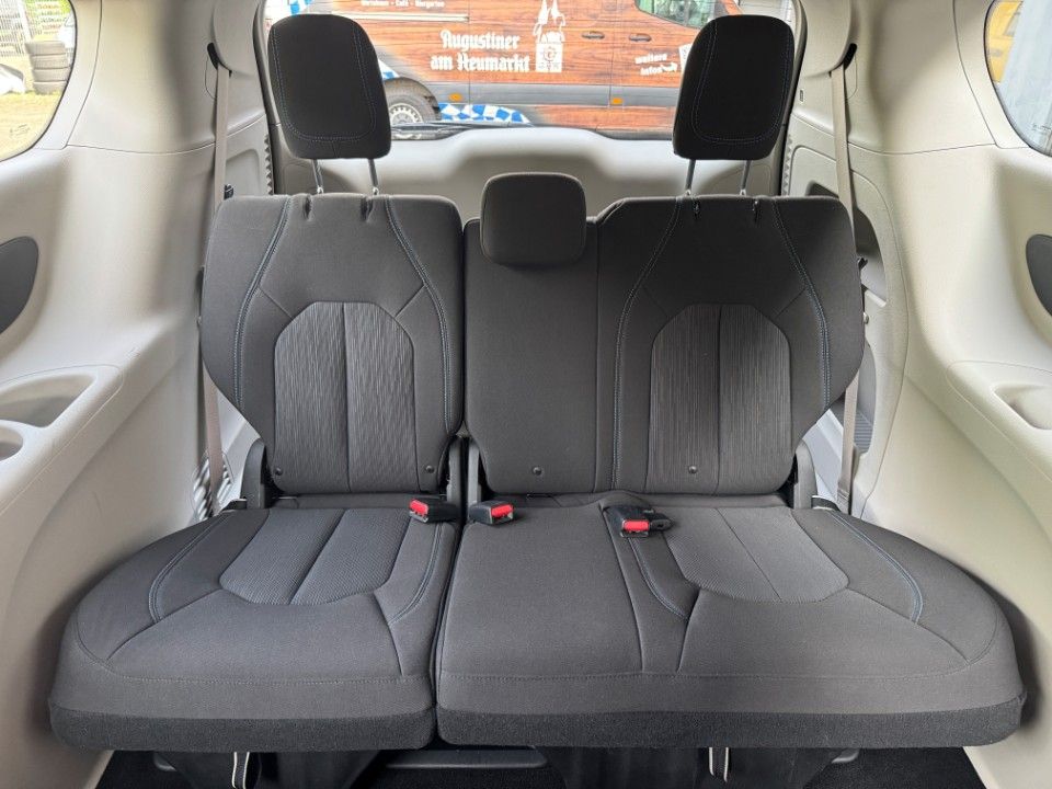 Fahrzeugabbildung Chrysler Pacifica 3.6 LX touring Allrad PDC ACC UFF