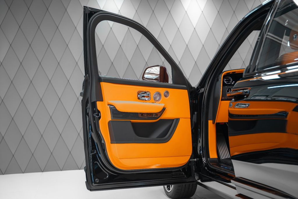 Cullinan BLACK BADGE 2026 BLACK/ORANGE 4 SEATS - Bild 11