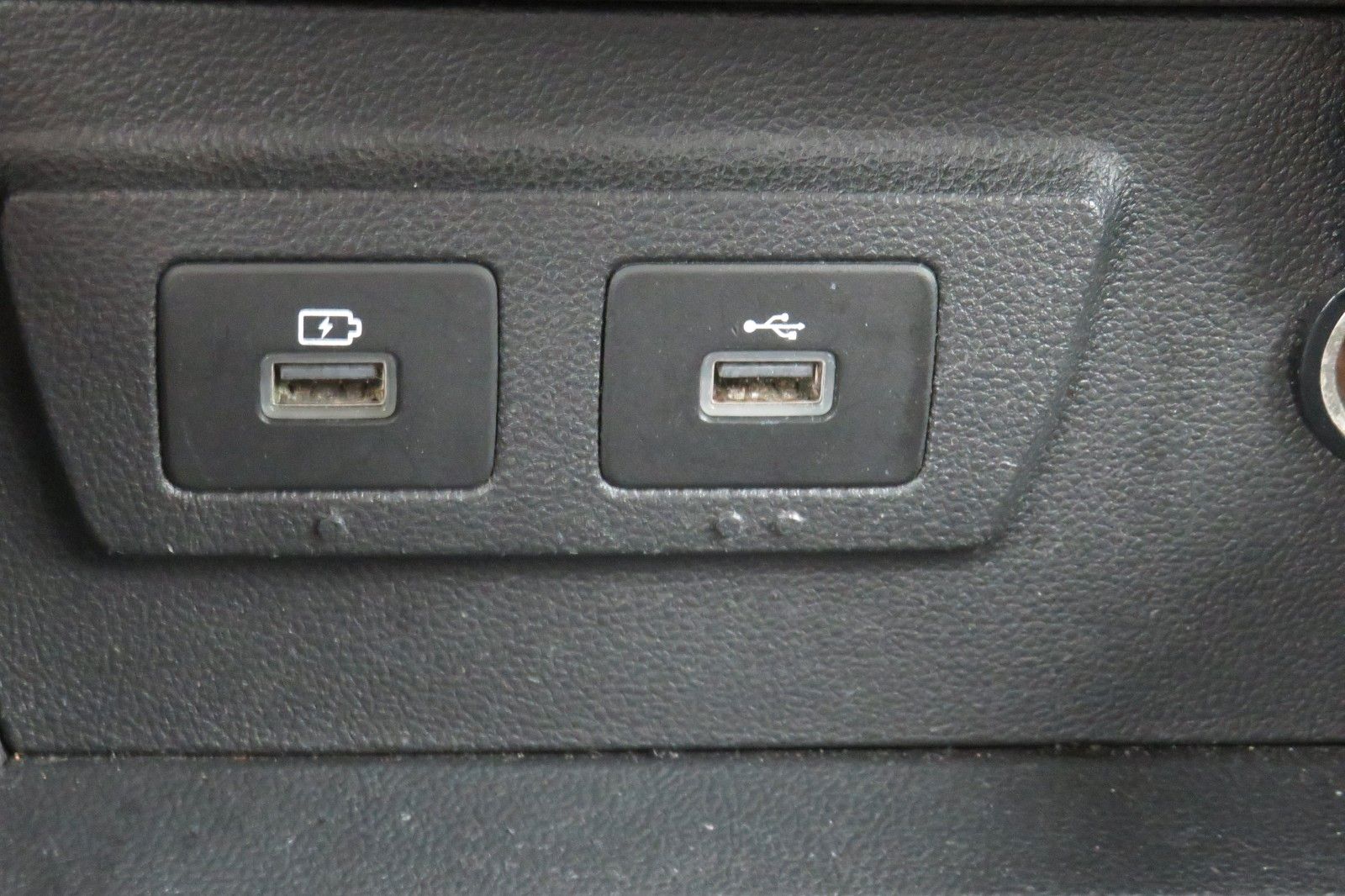 Fahrzeugabbildung Dacia Duster II Expression DIESEL NAVI ALU LED 1.HAND