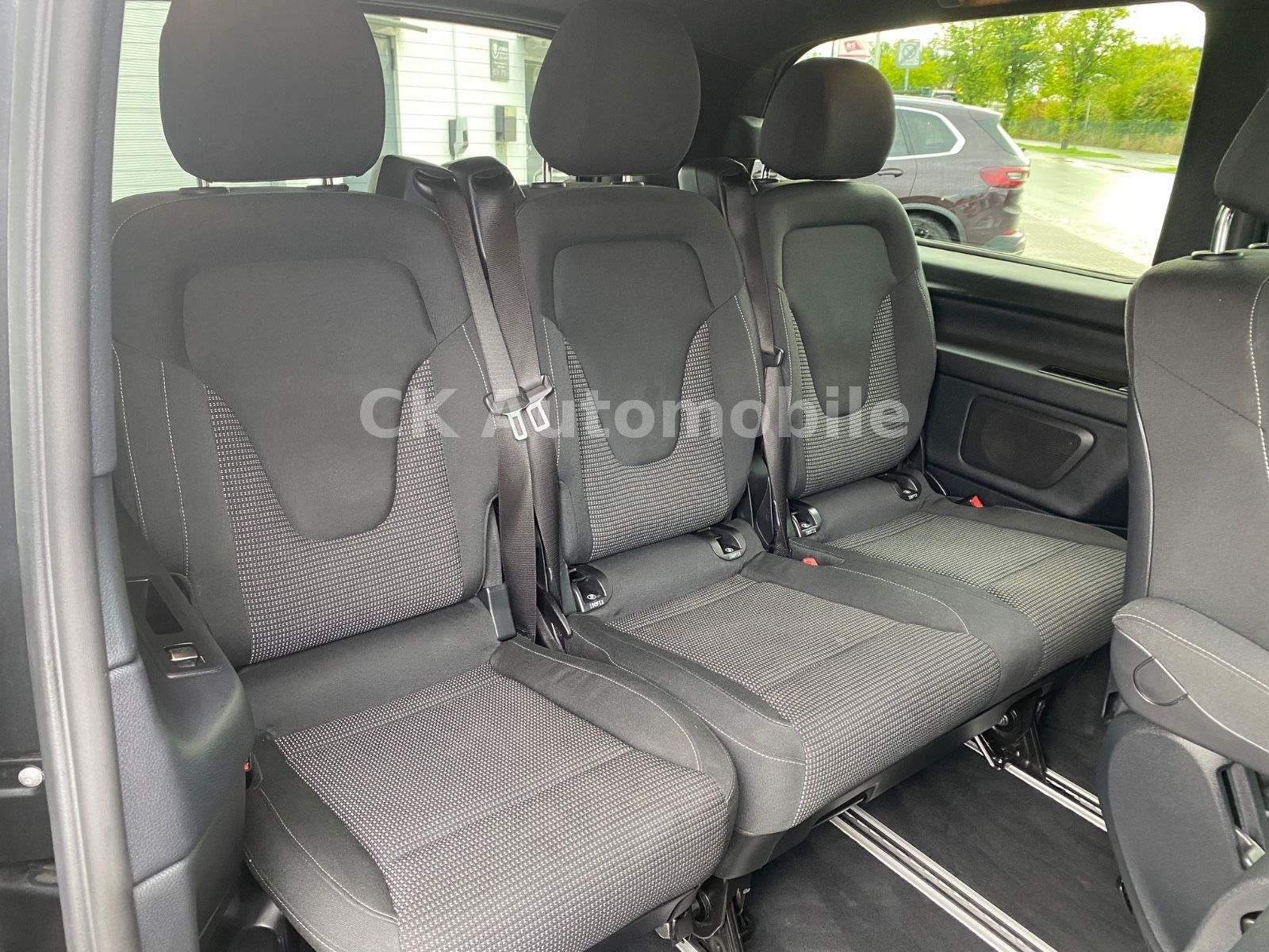 Fahrzeugabbildung Mercedes-Benz V 300 d EDITION 4MATIC lang/7Sitze/Navi/Kam./LED