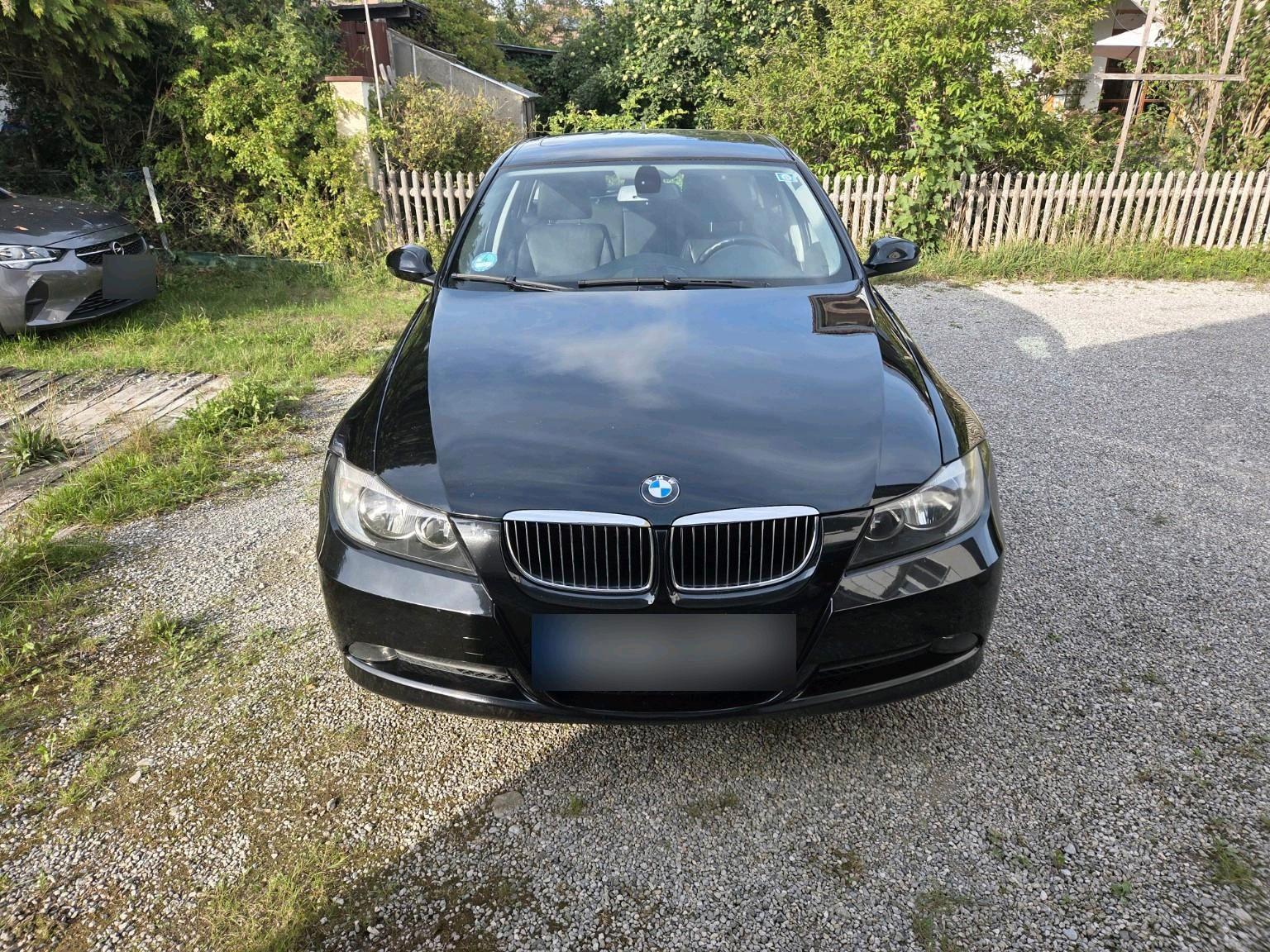 BMW 325 2005 — interior