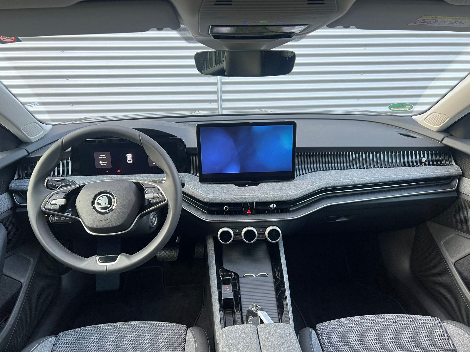 Fahrzeugabbildung SKODA Superb Combi 2.0 TDI 4x4 Navi ACC AHK