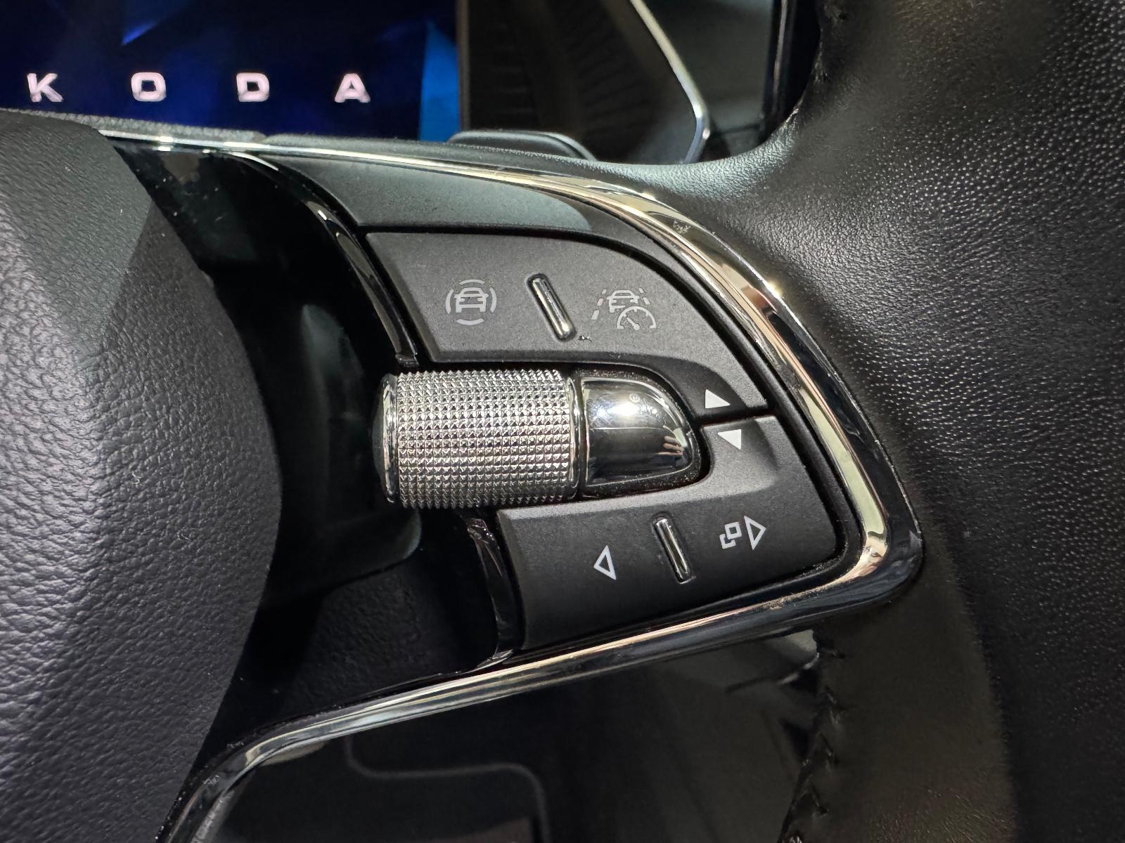 Skoda OctaviaCombiClever 2.0TDI DSG/STHEIZ/AHK/MATRIX