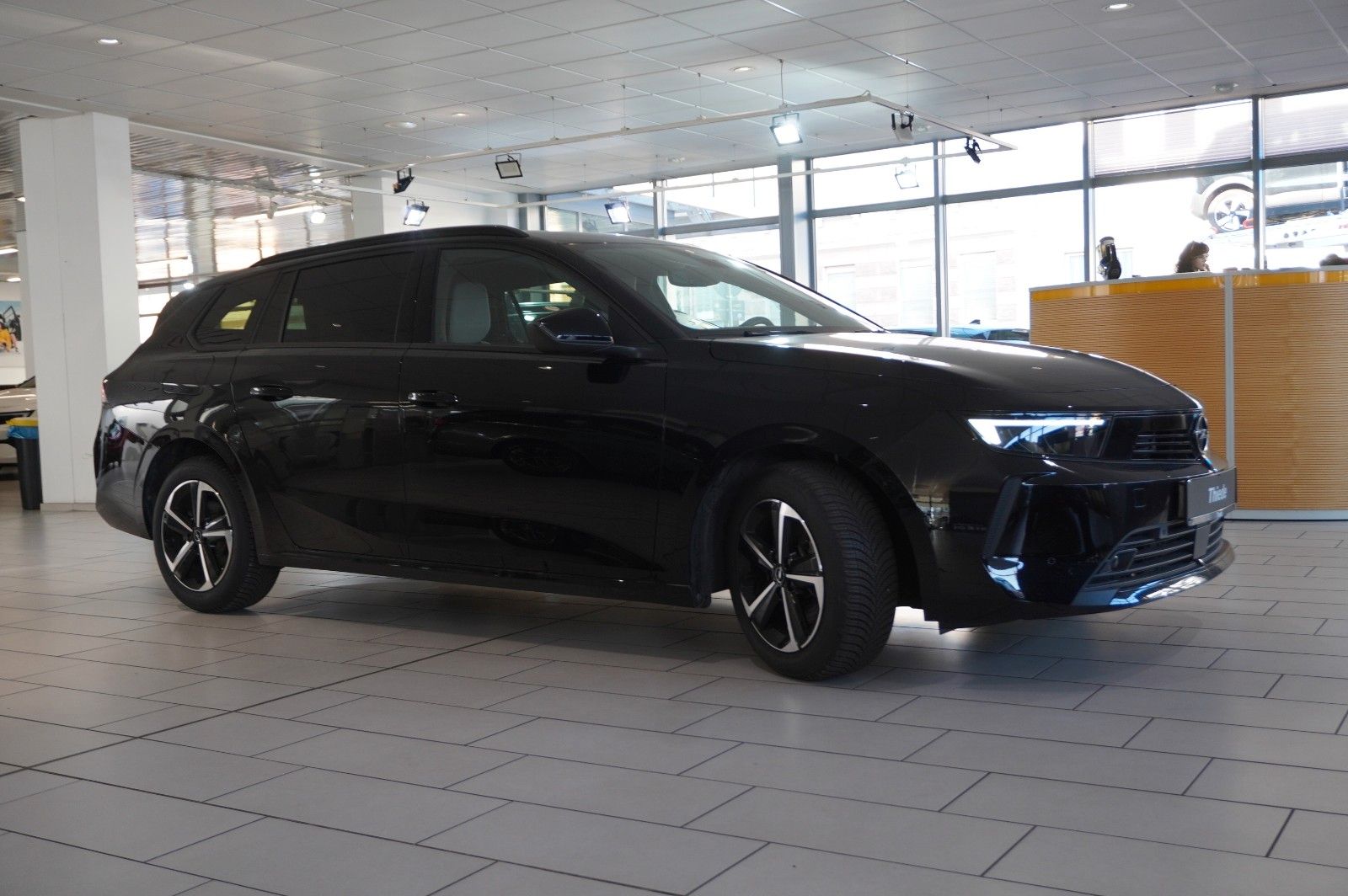 Fahrzeugabbildung Opel Astra L ST 1.2T EDITION AT-8 NAVI/LED/SPORT/DAB+