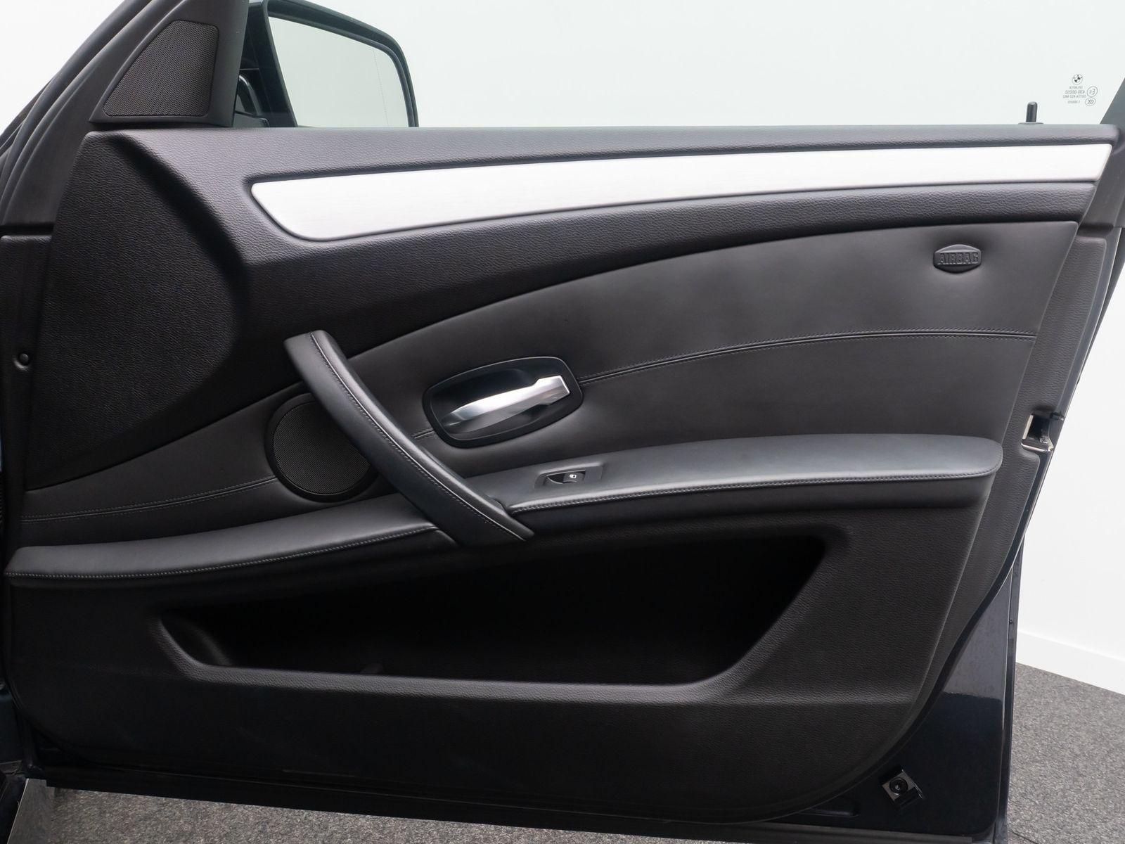 Fahrzeugabbildung BMW 530i M Sport Xenon NaviPro AHK HiFi Memory Leder