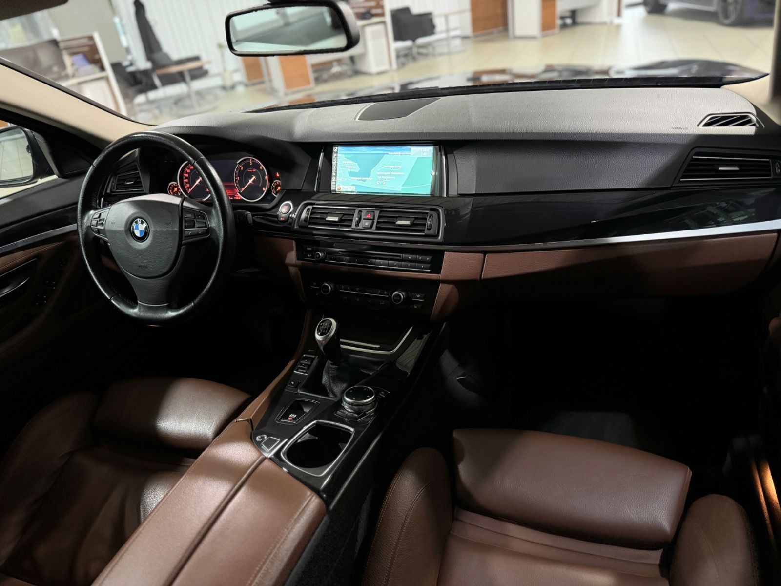 Fahrzeugabbildung BMW 520d HiFi NaviPro PDC Sitzhzg Lordos Sportsitz