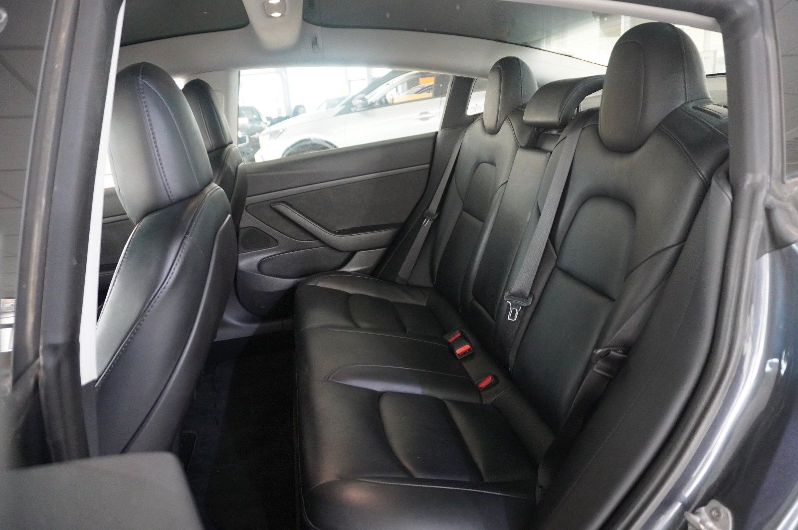 Fahrzeugabbildung Tesla Model 3 Standard Range Plus NAVI/KAMERA/AHK/FSD