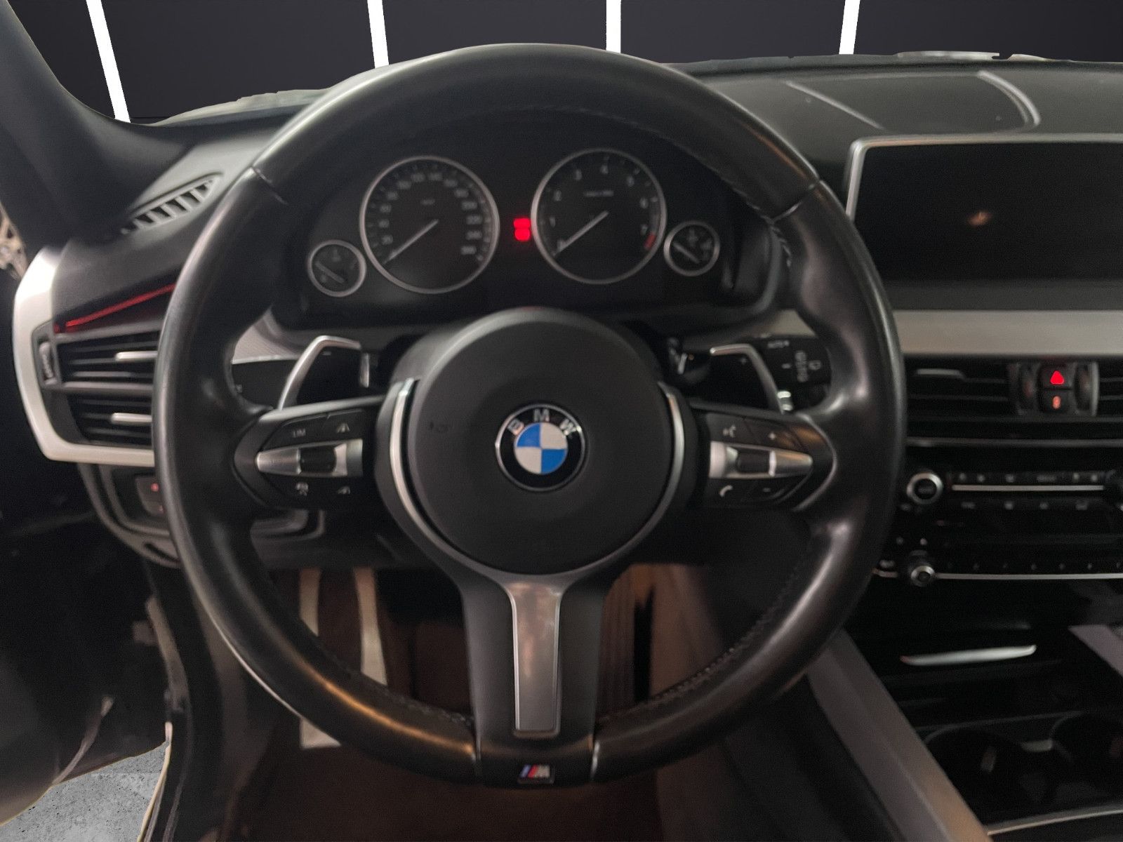 Fahrzeugabbildung BMW X5 xDrive 35 i *Pano*AHK*Sport-Paket M*Leder*