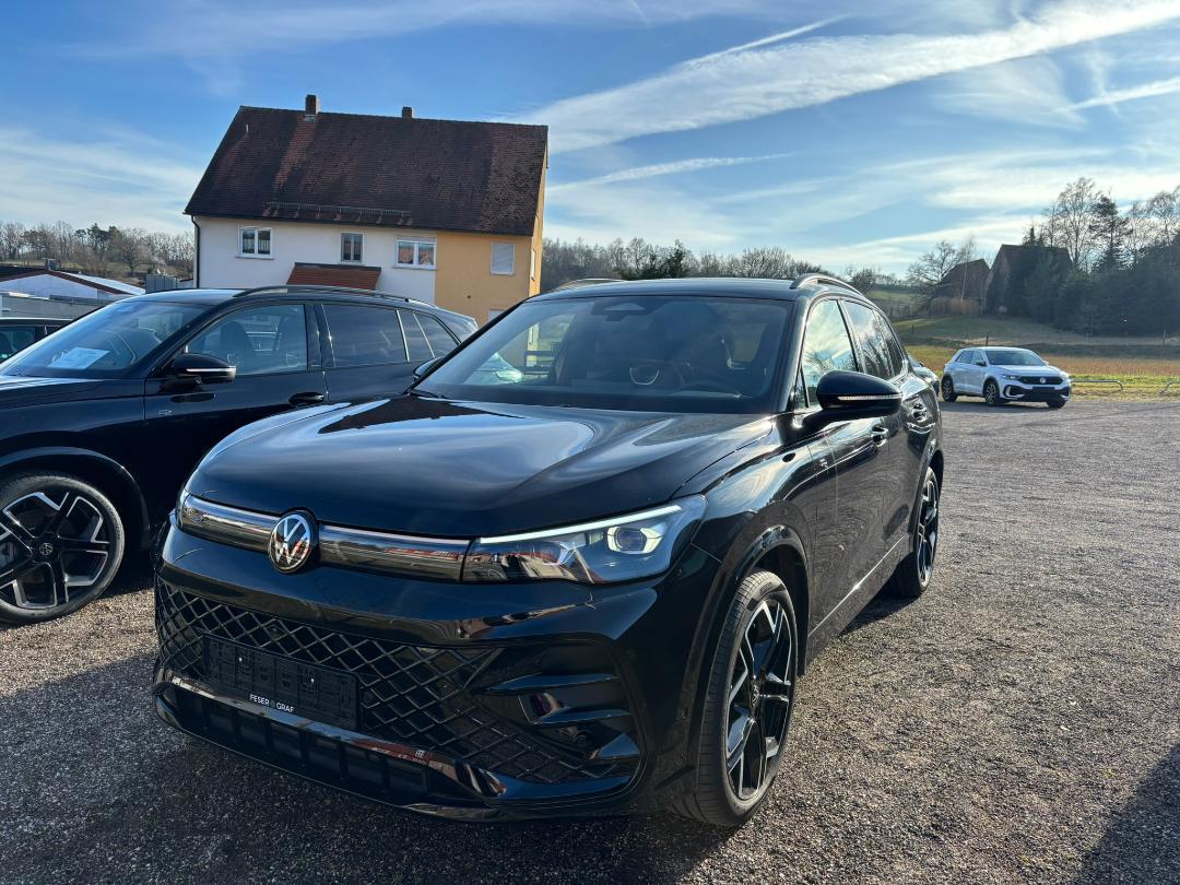 Volkswagen Tiguan R-Line 2.0 + NAVI+KAMERA+DAB