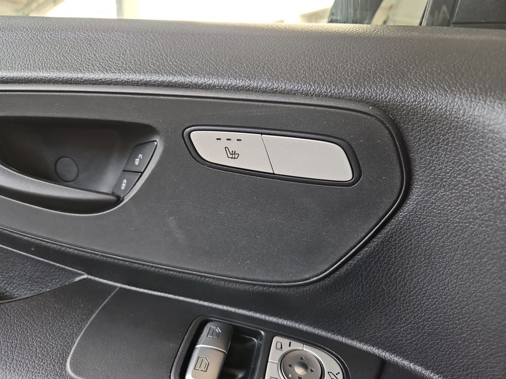 Fahrzeugabbildung Mercedes-Benz Vito 119 Tourer PRO lang 4x4 STHZ Flügeltüre AIR