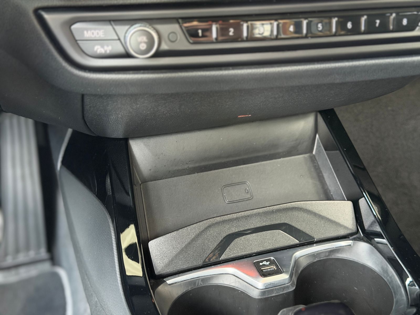 Fahrzeugabbildung BMW 218i Gran Coupe Luxury Line Shadow LED NAV SHZ