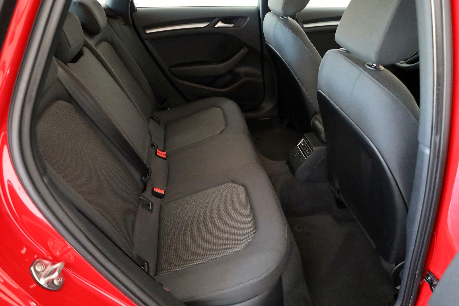 Fahrzeugabbildung Audi A3 Sportback 30 TDI Navi,Xenon,SH,PDC,Allwetter