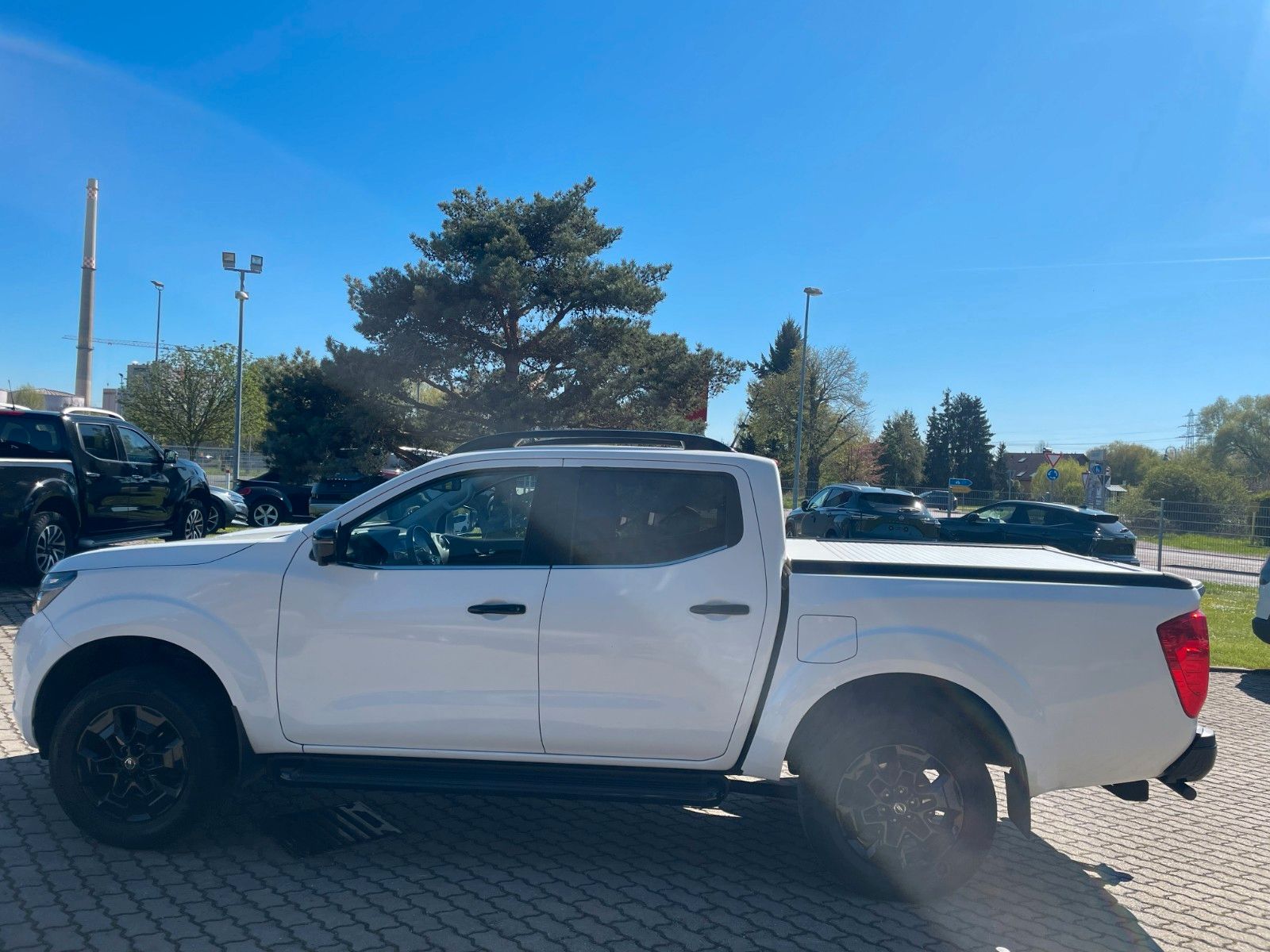 Fahrzeugabbildung Nissan Navara NP300 N-Guard Double Cab 4x4