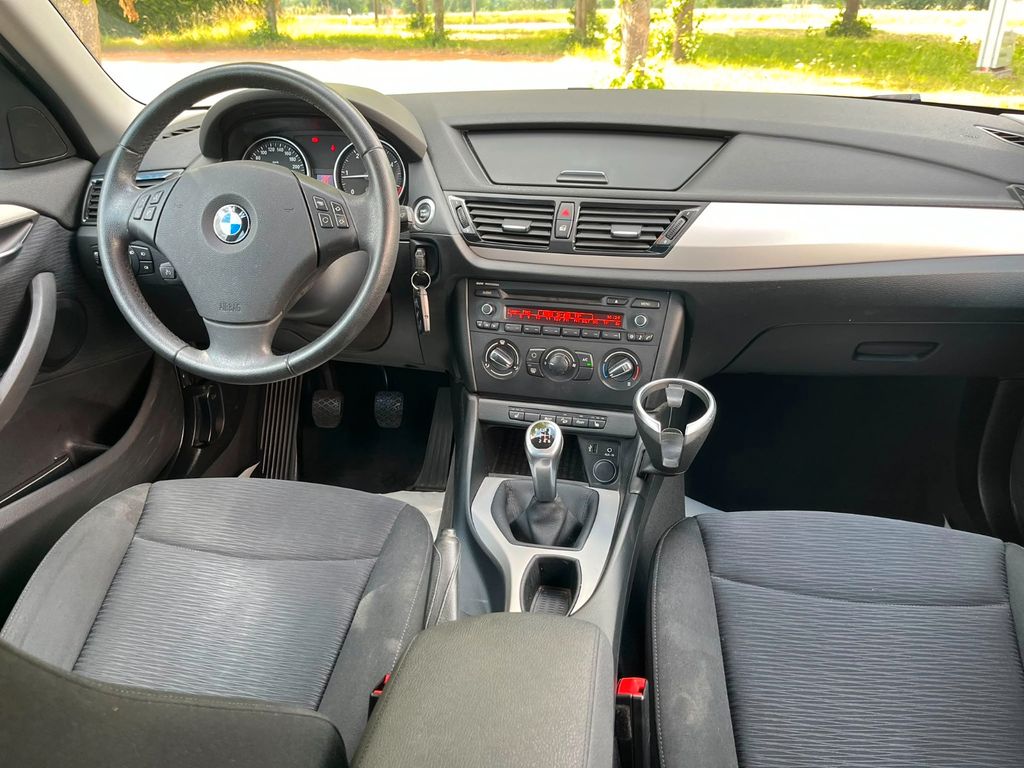 BMW X1 xDrive18d Sport Line 1-Hand - Bild 8