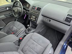 VW Touran Highline 2.0TDI 140PS 7Sitze Pano