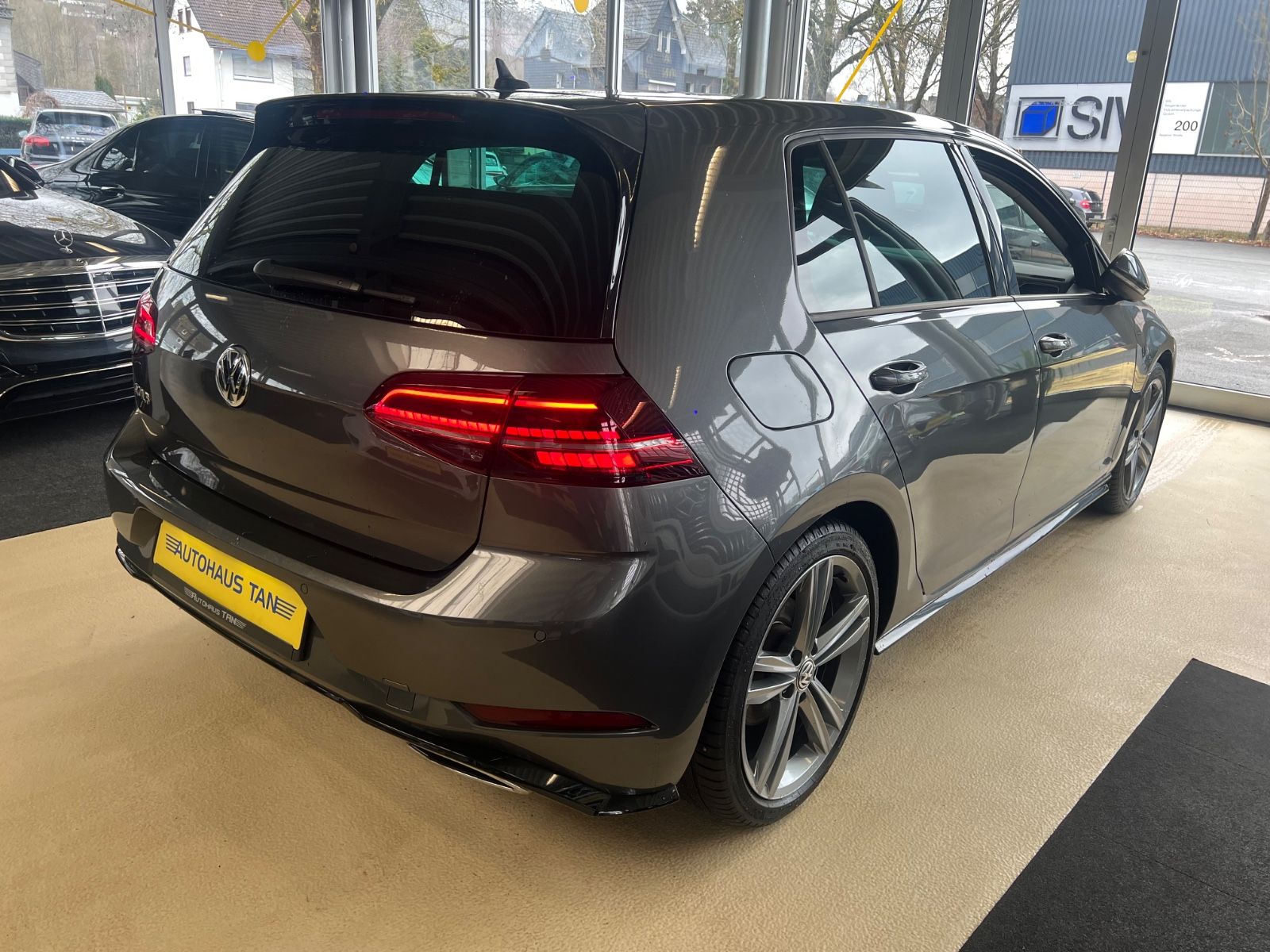 Fahrzeugabbildung Volkswagen Golf VII Lim. 1.5 TSI DSG Join R line *ACC*