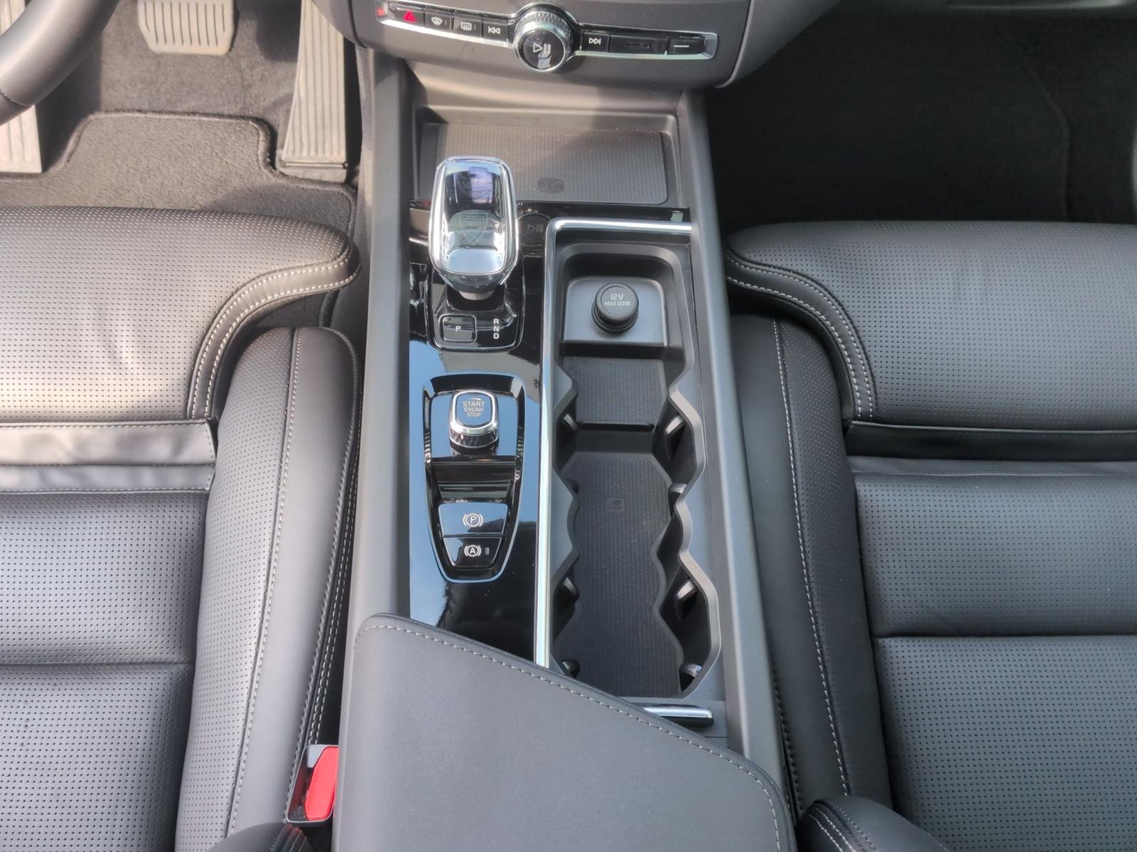 Volvo XC60 B5 AWD Ultra Black Edition+Luft+Nappa+AHZV+