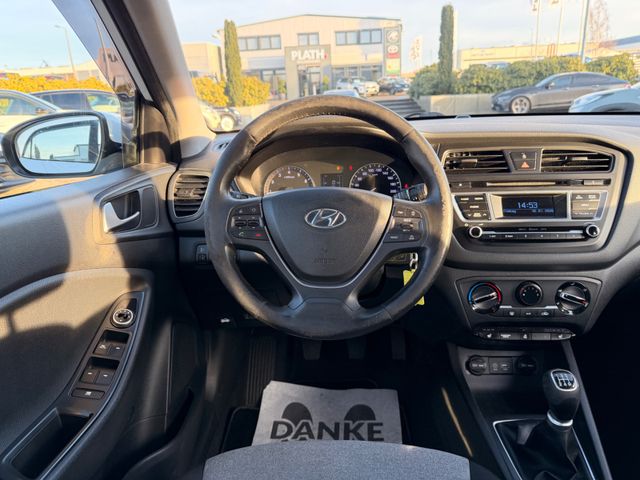 Hyundai i20 1.2 blue YES!