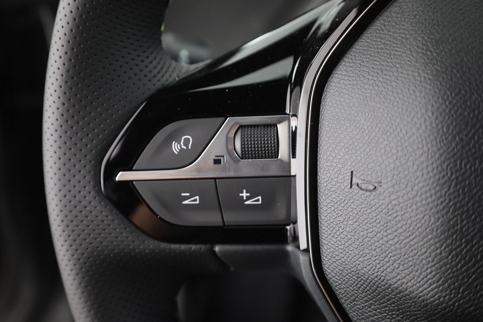 Peugeot 2008 GT 1.2 Hybrid 145 Aut. LED ACC Navi