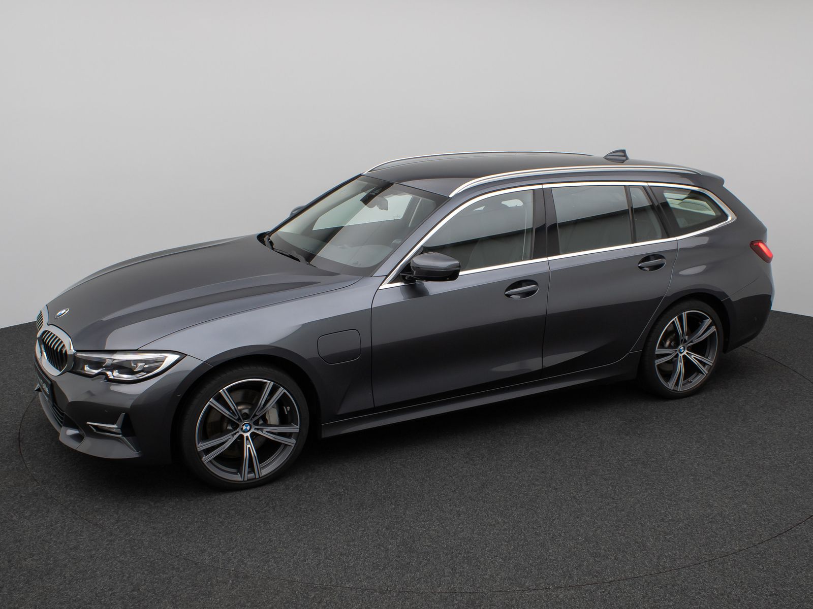 Fahrzeugabbildung BMW 330e Luxury Line 360°HiFi DAB Alarm Sport 19Zoll