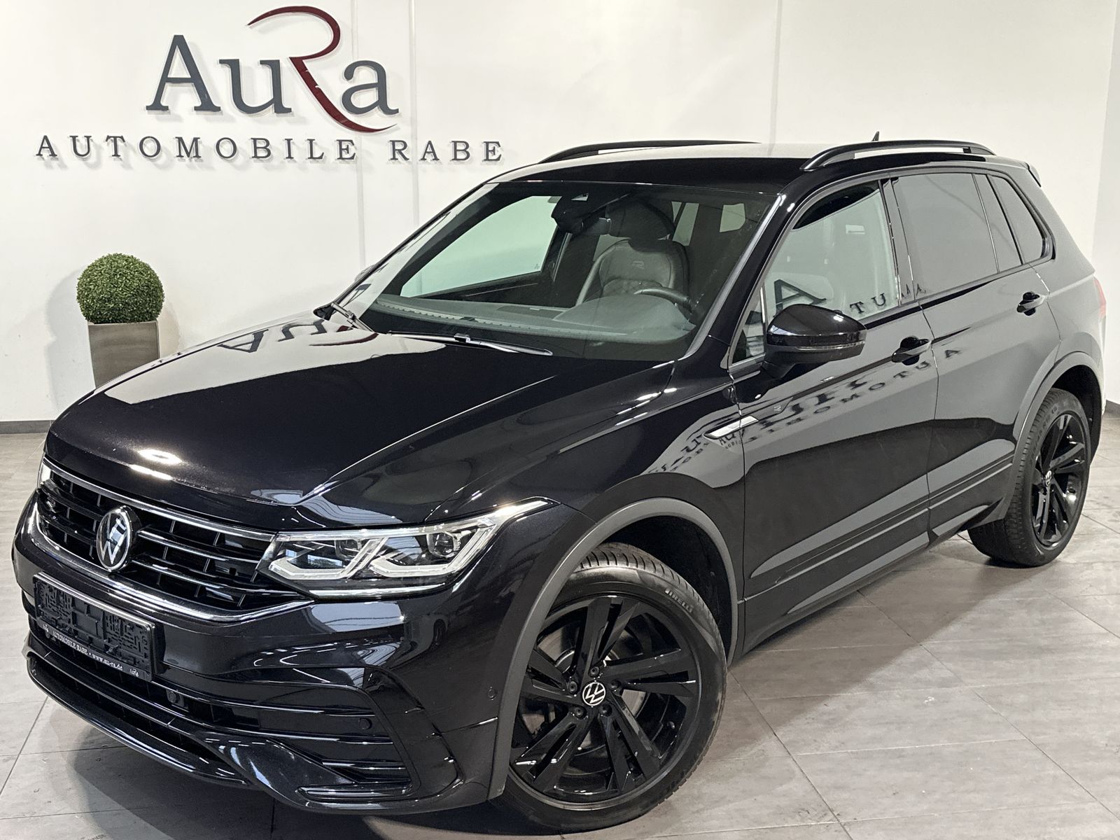 Fahrzeugabbildung Volkswagen Tiguan 4M R-Line Black NAV+LED+AHK+ACC+VC+19ZOLL