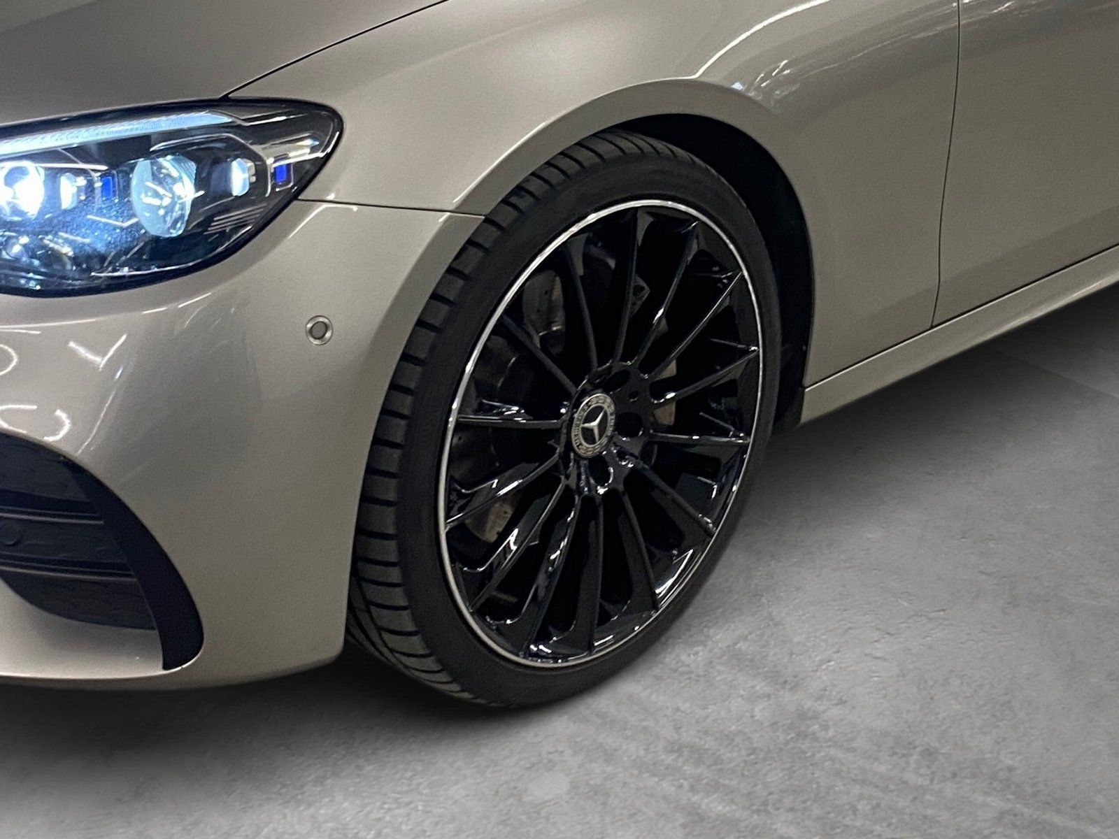 Fahrzeugabbildung Mercedes-Benz E 220 d AMG Distronic*360°*Standheizung*Memory*
