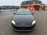 Volkswagen Passat 2.0 BlueTDI DSG Highline - Volkswagen Passat aus 2012 mit Diesel-Antrieb: Limousine