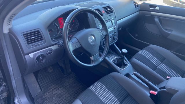 Fahrzeugabbildung Volkswagen Golf V Limousine 1.6 United aus 1. Hand !!