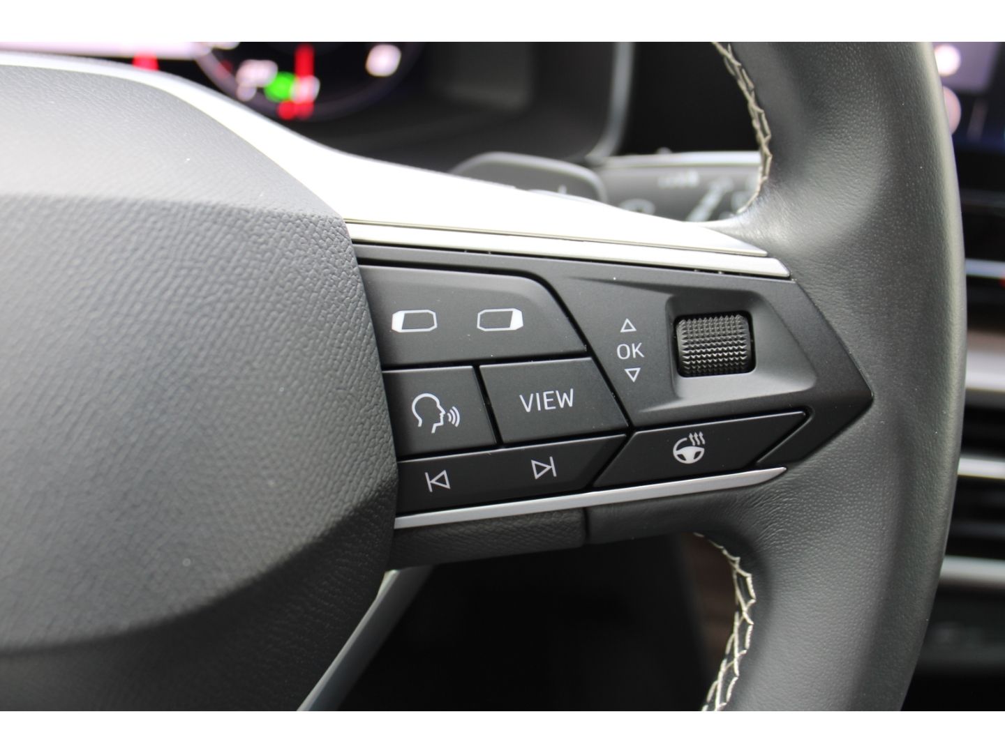 Fahrzeugabbildung SEAT Leon Xcellence DSG ACC LED TWA Full Link RFK GJR