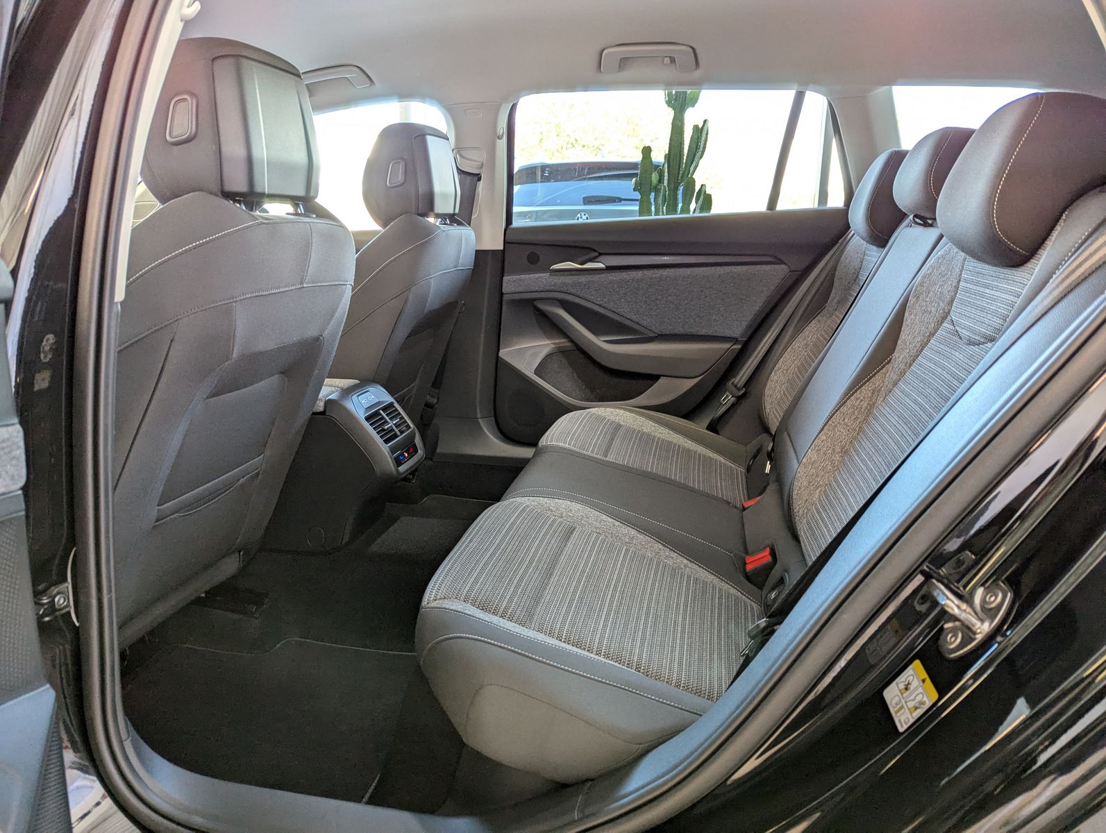 Fahrzeugabbildung SKODA Superb 2.0 TDI 4x4 Selection Matrix AHK 5J Garan
